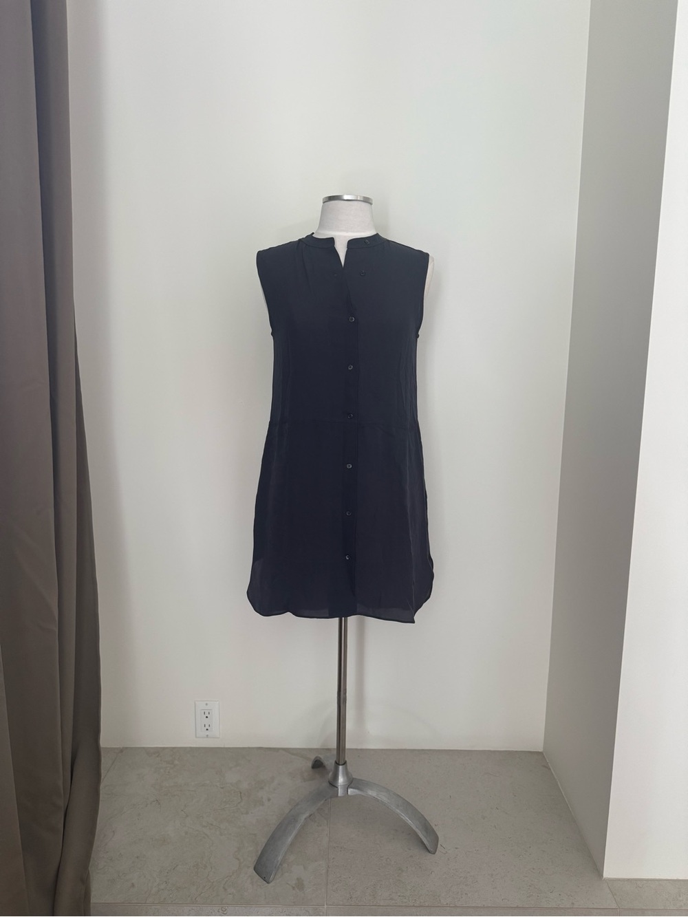Wilfred Black Sleeveless Button-Down Mini Dress